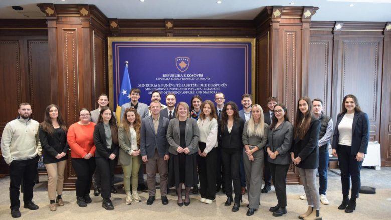 25 të rinj nga diaspora përforcojnë lidhjet me Kosovën përmes Diplomacisë Qytetare