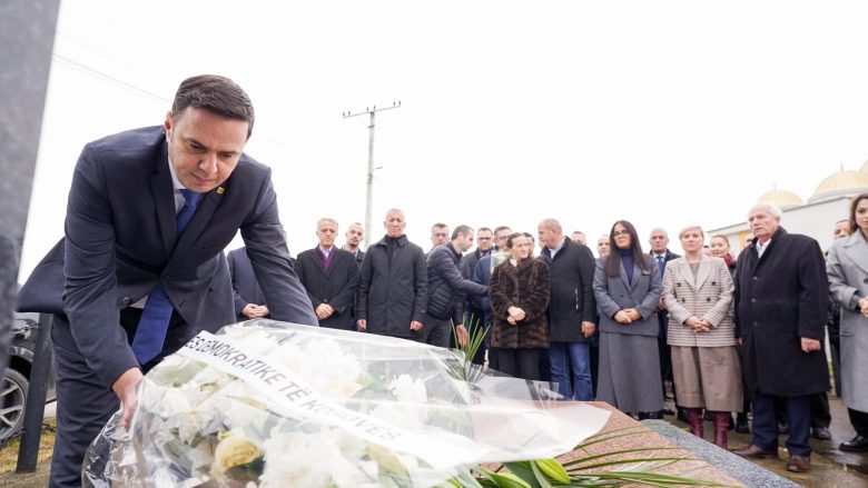 Në 23 vjetorin e vrasjes, LDK bën homazhe te varri i Xhemail Mustafës