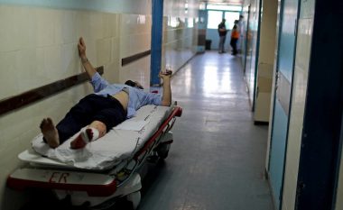Numri i të vdekurve arrin në 11,180 - mjeku i spitalit të Gazës thotë se "sot, nuk i mbajti dot lotët më"