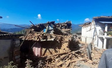 Tërmet i fuqishëm në Nepal, të paktën 128 të vdekur