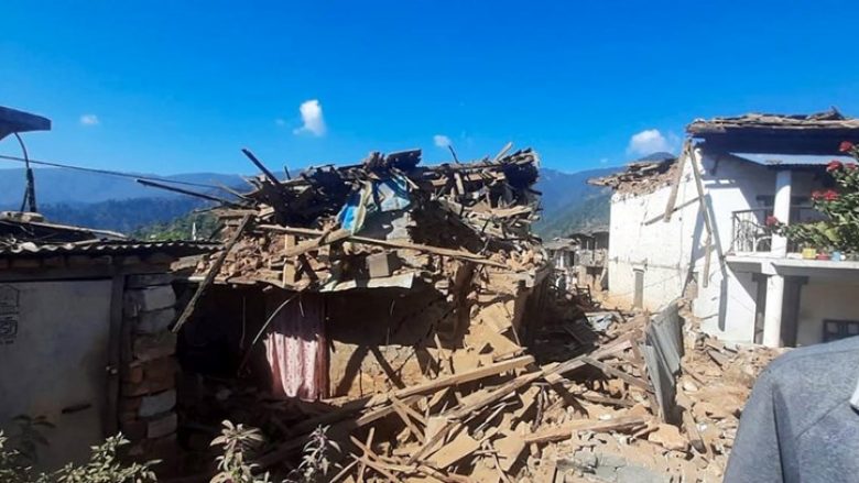 Tërmet i fuqishëm në Nepal, të paktën 128 të vdekur