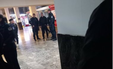 Punëtorët e Stacionit të Autobusëve “përplasen” me bordin, ndërhyn Policia