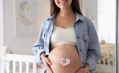 Cili është ndryshimi midis shtatzënisë me një djalë dhe një vajzë: Çfarë ndryshimesh hormonale ndodhin në trupin e gruas