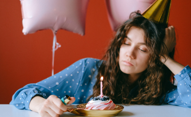 Pse disa njerëz urrejnë të festojnë ditëlindjet dhe të tjerë jo