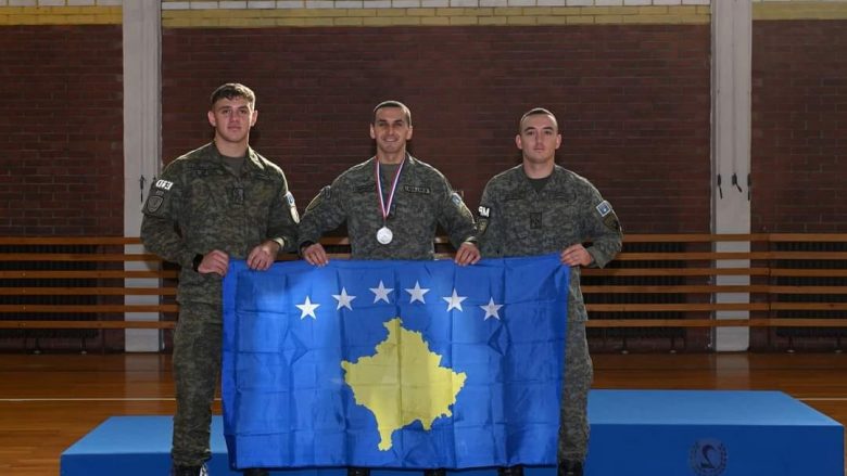 Oficeri i FSK-së shpërblehet me “Medaljen  e argjendtë” në garën “Virbus Unitis 2023” në Kroaci