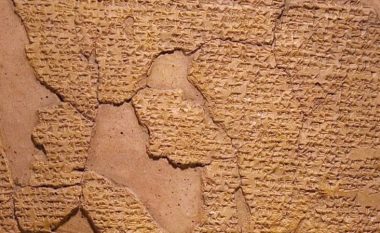 Një pllakë me një gjuhë të panjohur është zbuluar në Turqi – teksti në të thuhet se është 3000 vjeçar