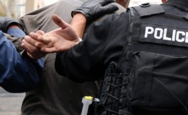 Arrestohen babë e  djalë në Prishtinë, u përleshen fizikisht mes vete