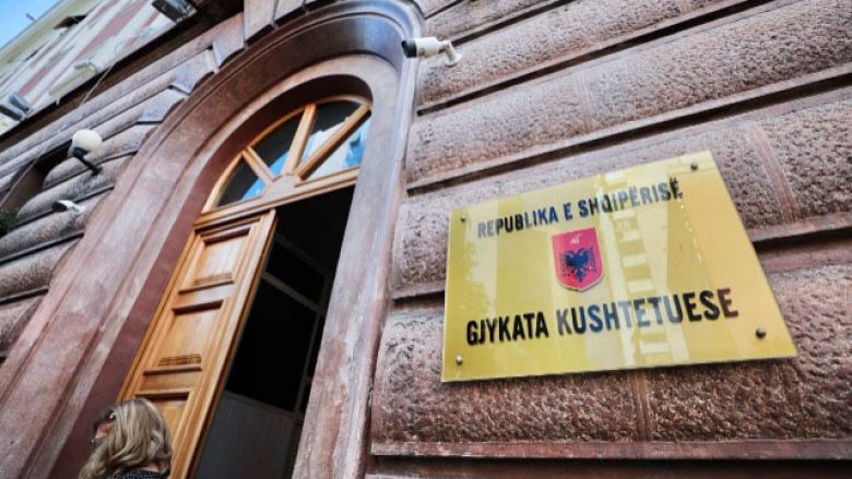 Gjykata Kushtetuese e Shqipërisë do shqyrtojë më 18 qershor tre padi për ligjin e profesioneve të lira