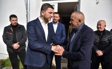 Krasniqi viziton dy kryetarët e PDK-së në komunat veriore, i kërkon Qeverisë mbështetje për qytetarët atje