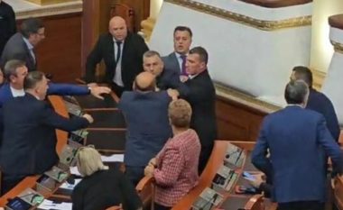 Sulmoi deputetin socialist në Kuvendin e Shqipërisë, PS kallëzon penalisht Bledjon Nallbatin
