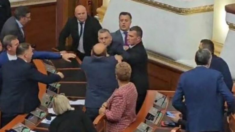 Sulmoi deputetin socialist në Kuvendin e Shqipërisë, PS kallëzon penalisht Bledjon Nallbatin
