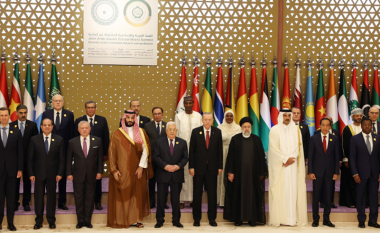 Liderët arabë dhe myslimanë bëjnë thirrje për një armëpushim midis Izraelit dhe Hamasit gjatë samitit në Arabinë Saudite