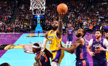 Lakers i japin fund serisë negative, marrin fitore të madhe në udhëtim te Phoenix