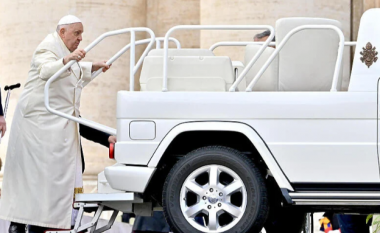Papa Françesku ka pneumoni, ndihmësit e tij lexuan predikimin e së dielës