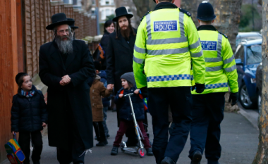 Gati gjysma e hebrenjve mendojnë të largohen nga Britania e Madhe