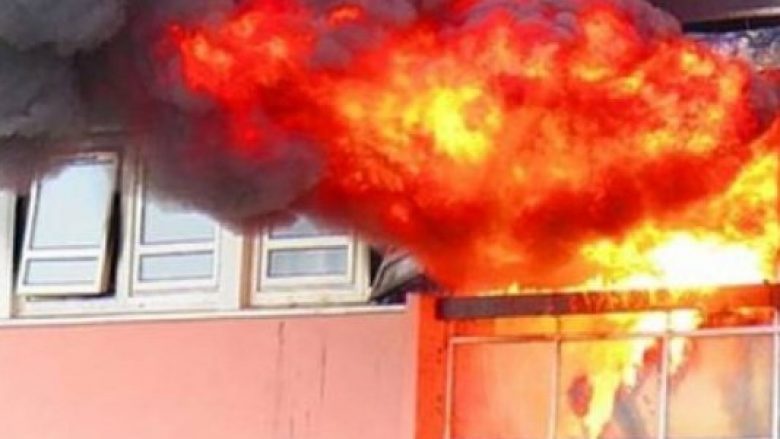 “Si pasojë e adapterit të telefonit”, përfshihet nga zjarri një banesë në Fushë Kosovë