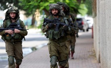 Izraeli pretendon se ka gjetur një depo armësh të Hamasit dhe shenja pengjesh në bodrumin e një spitali në Gaza