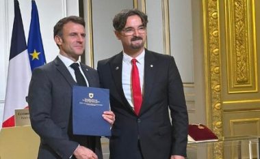 Ambasadori i Kosovës në Francë ia dorëzon letrat kredenciale presidentit Macron