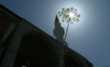 Nën hijen e minareve, selefistët në Kosovë përballen me akuza për radikalizëm