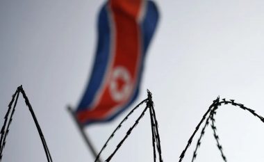 Koreja e Veriut mbyll disa ambasada në mbarë botën