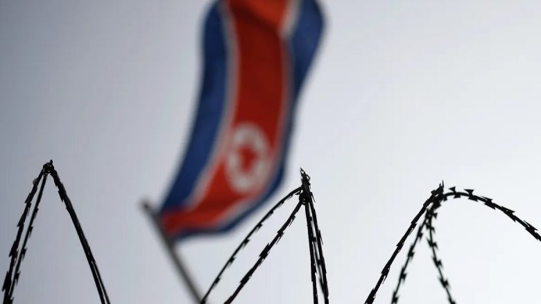Koreja e Veriut mbyll disa ambasada në mbarë botën