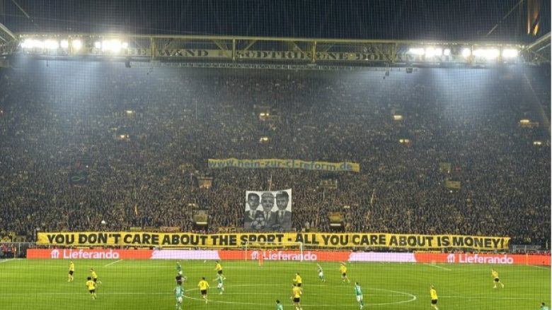 “Nuk ju intereson sporti, ju interesojnë paratë” – Tifozët e Dortmund me mesazh në drejtim të fuqive të futbollit