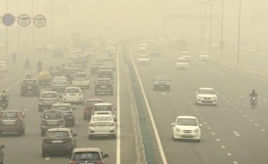 Ndotja në New Delhi, dhjetë herë më shumë se kufiri i pranueshëm – nuk ka mësim në shkolla apo lojëra jashtë shtëpive për fëmijët