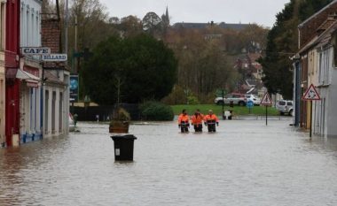 Shiu i dendur në veri të Francës rrit frikën për vërshime të reja