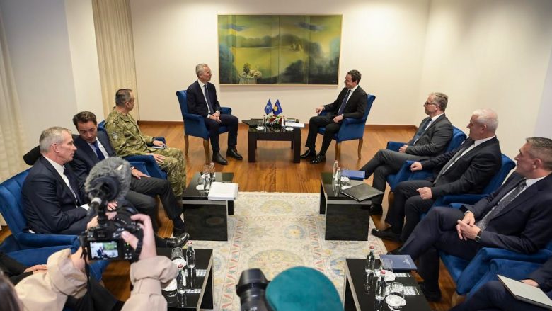 Kurti njofton Sekretarin e Përgjithshëm të NATO-s për rrezikun që vjen nga Serbia, liston armët që ajo ka marrë nga Rusia e Kina