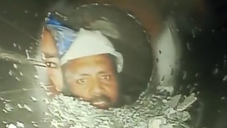 Shembja e tunelit, vijnë pamjet e para në nëntë ditë, të disa punëtorëve indianë të bllokuar në një tunel