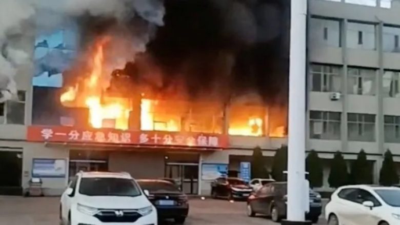 Zjarri në zyrat e kompanisë së minierave të qymyrit në Kinë vret 25 persona