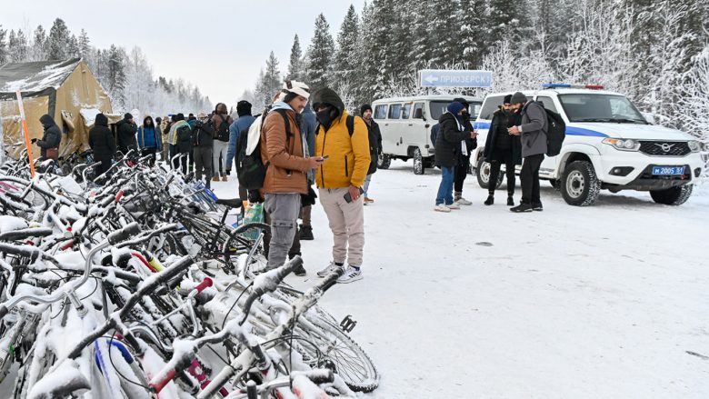 Rusia nuk heq dorë së shkaktuari probleme, sërish nis emigrantët drejt pikës kufitare finlandeze