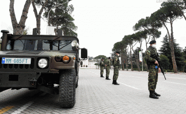 Shqipëria hap ‘thesin’ për blerje armatimesh