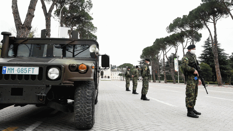 Shqipëria hap ‘thesin’ për blerje armatimesh