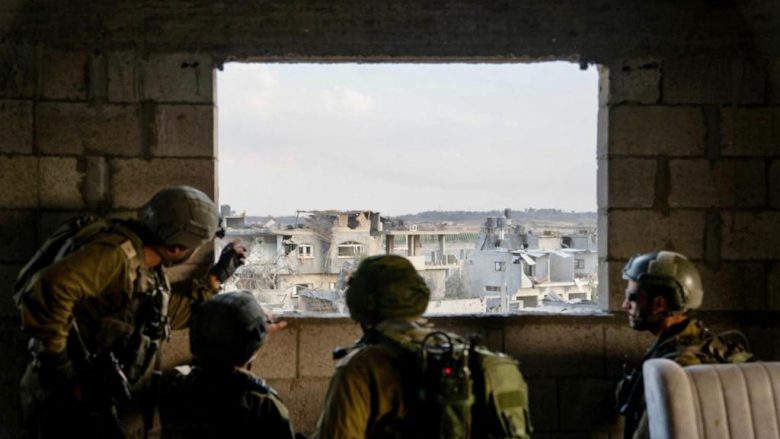 Ushtria e Izraelit thotë se e ka rrethuar Qytetin e Gazës dhe i ka “eliminuar” 130 militantë