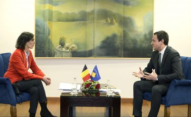 Kurti e njoftoi ministren belge për angazhimin dhe qasjen konstruktive të Kosovës në dialog