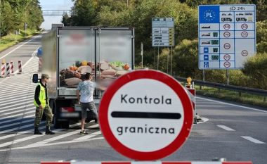 Republika Çeke zgjeron kontrollin kufitar me Sllovakinë shkaku i emigrantëve që vijnë tranzit nga Serbia