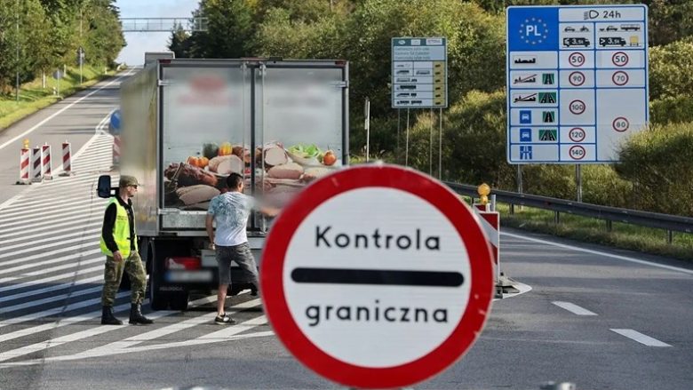 Republika Çeke zgjeron kontrollin kufitar me Sllovakinë shkaku i emigrantëve që vijnë tranzit nga Serbia