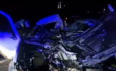 25-vjeçari vdes në një aksident trafiku në Bulqizë, veturat bëhen shoshë
