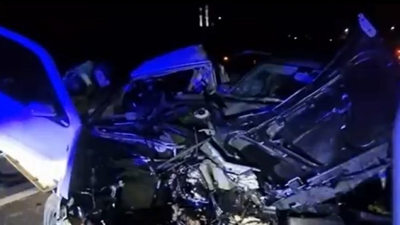 25-vjeçari vdes në një aksident trafiku në Bulqizë, veturat bëhen shoshë