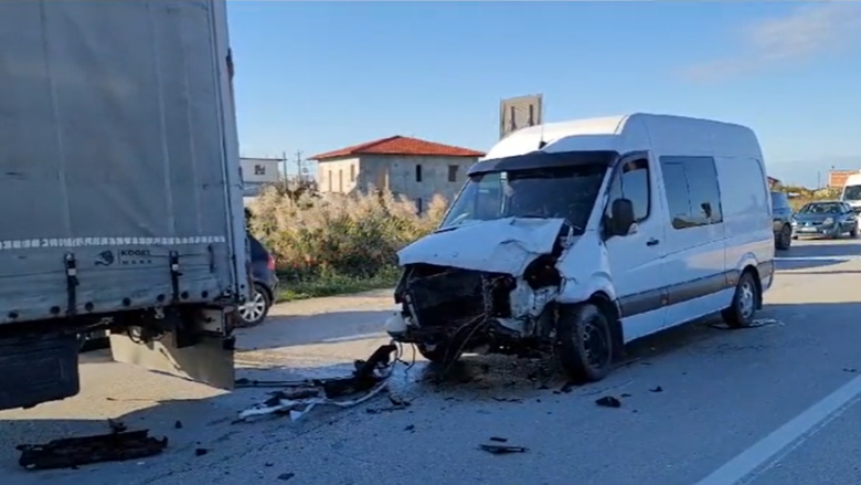 Përplasen tre automjete në autostradën Çermë-Lushnje, tre të lënduar