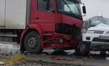 Aksident trafiku në Maxhunaj të Vushtrrisë, dy të lënduar