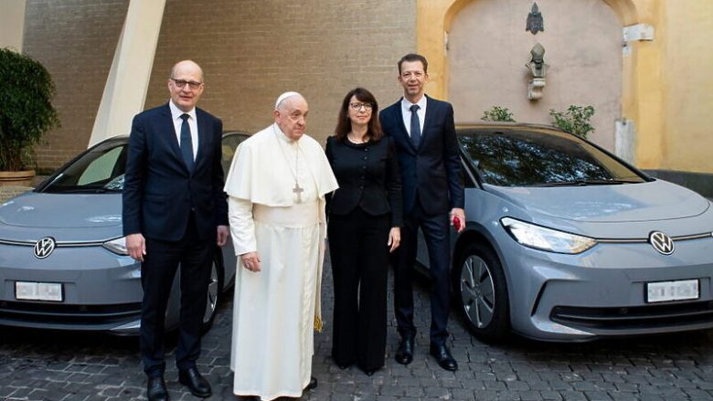 Volkswagen do t’ia dorëzojë 40 vetura elektrike Vatikanit