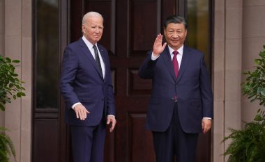 Biden, presidentit kinez Jinping: Konkurrenca mes dyja vendeve nuk duhet të kthehet në konflikt