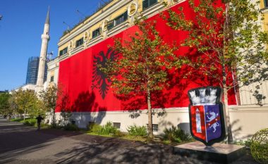 Tirana vishet kuqezi, Veliaj: Më 28 Nëntor parada në bulevardin “Dëshmorët e Kombit”