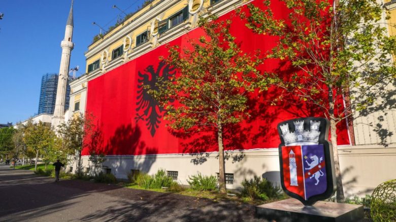 Tirana vishet kuqezi, Veliaj: Më 28 Nëntor parada në bulevardin “Dëshmorët e Kombit”