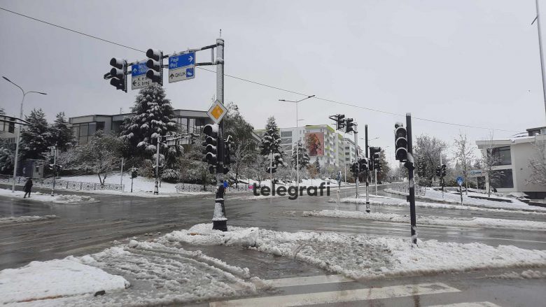 Reshjet e borës, MPB thotë se të gjitha rrugët janë të kalueshme