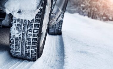 Nga sot fillon sezoni dimëror, vozitësit duhet t’i kenë pajisjet e nevojshme për ngasje