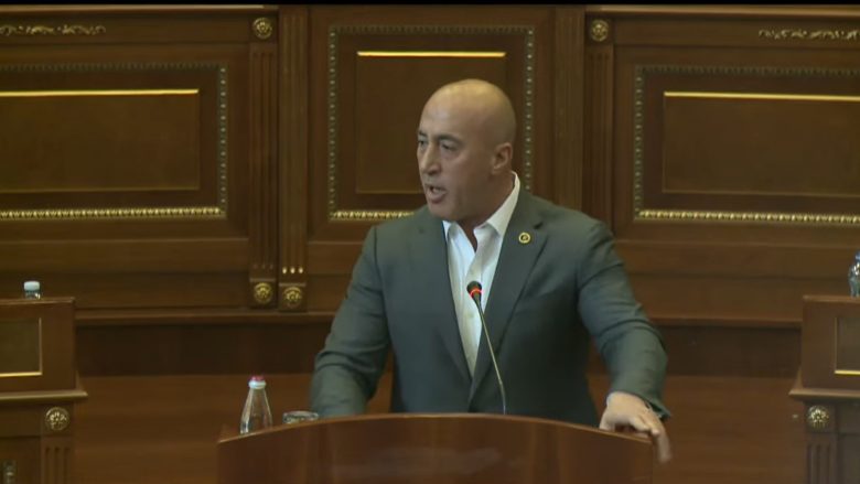 Haradinaj i bën thirrje Kurtit ta parandalojë ikjen e të rinjve: Gjeje një mënyrë dhe vepro