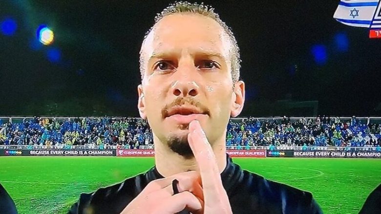 Para ndeshjes me Kosovën, lojtarët e Izraelit shfaqën një shenjë të pazakontë me duar